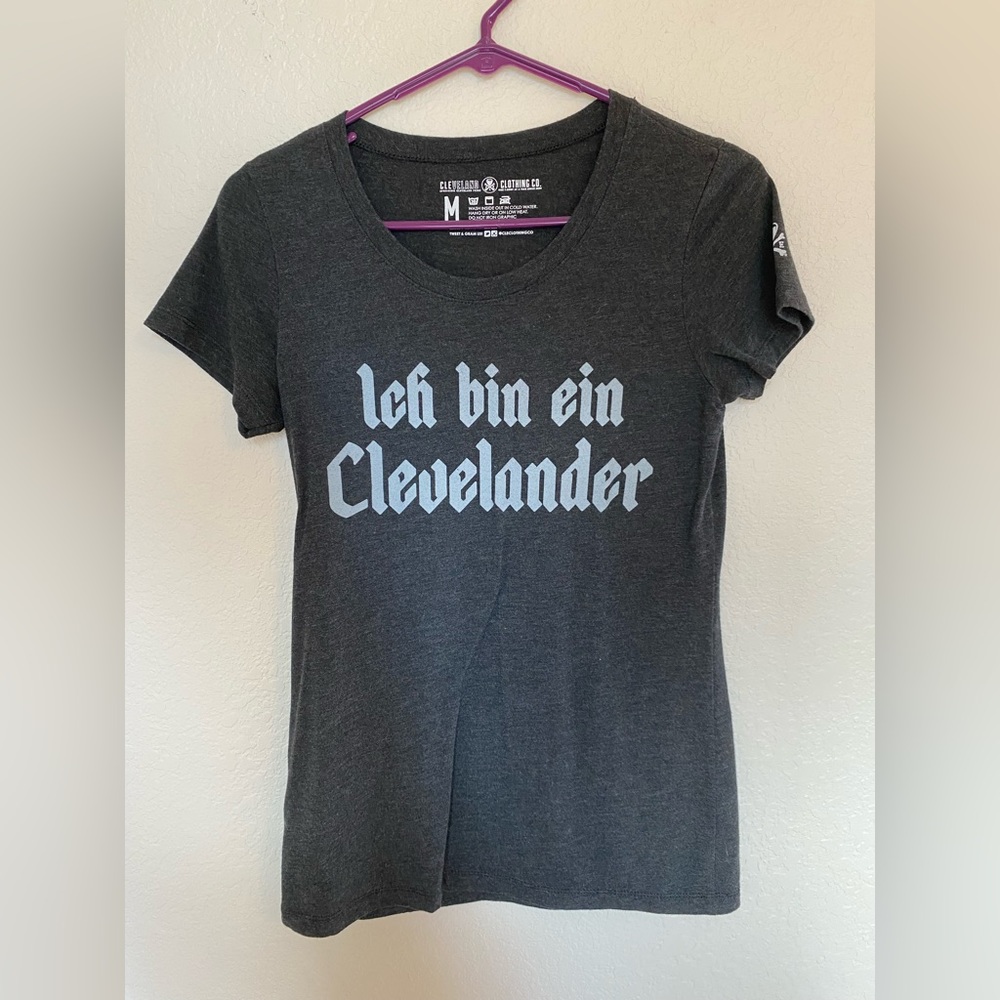 German “I am a clevelander” shirt - size M NEVER WORN